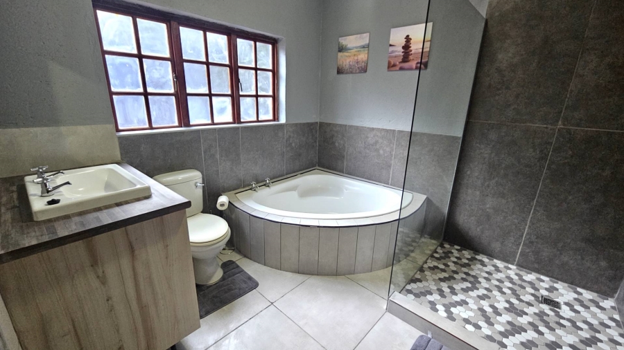 5 Bedroom Property for Sale in Schoemansville North West